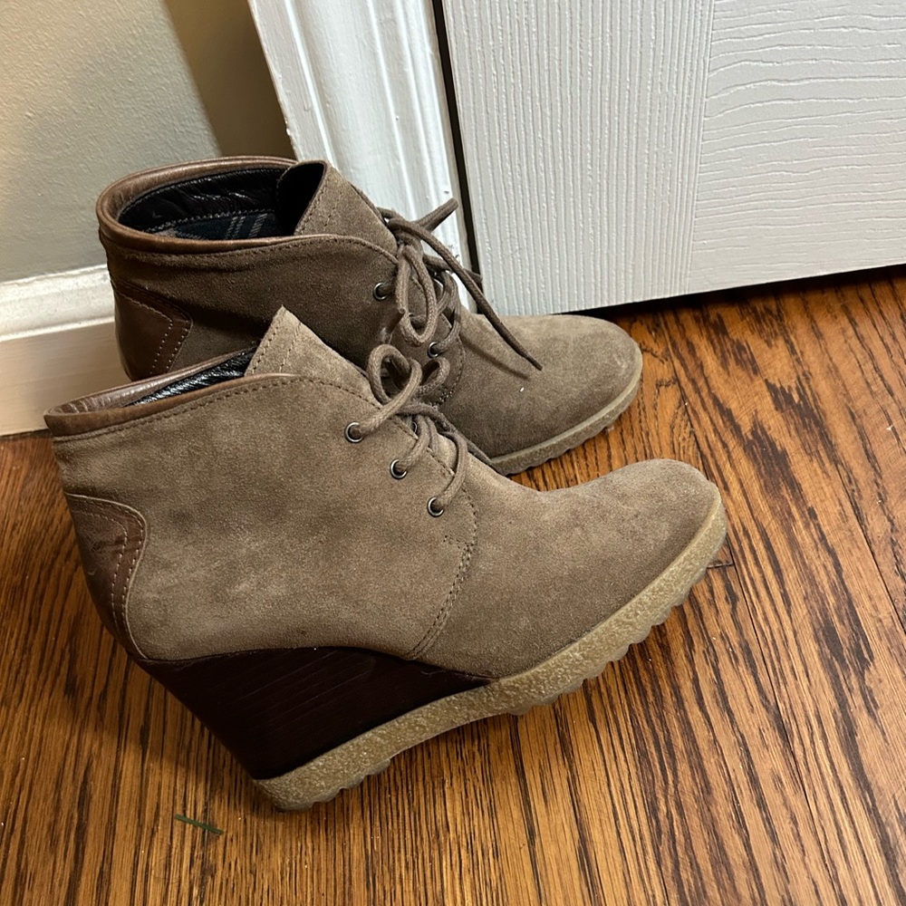 Sz 36 Aquatalia Cassie Brown Suede Lace Up Wedge Booties